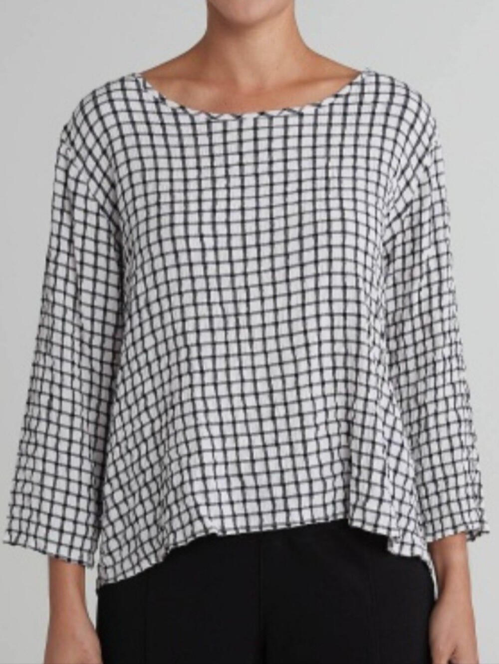 Cut Loose 3/4 Split Back Top With a Black & White Crinkle Plaid Pattern Oversize